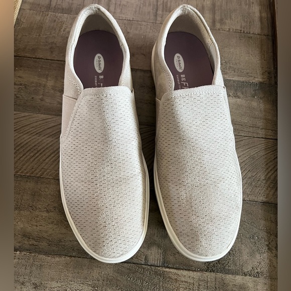 wander up slip on sneaker